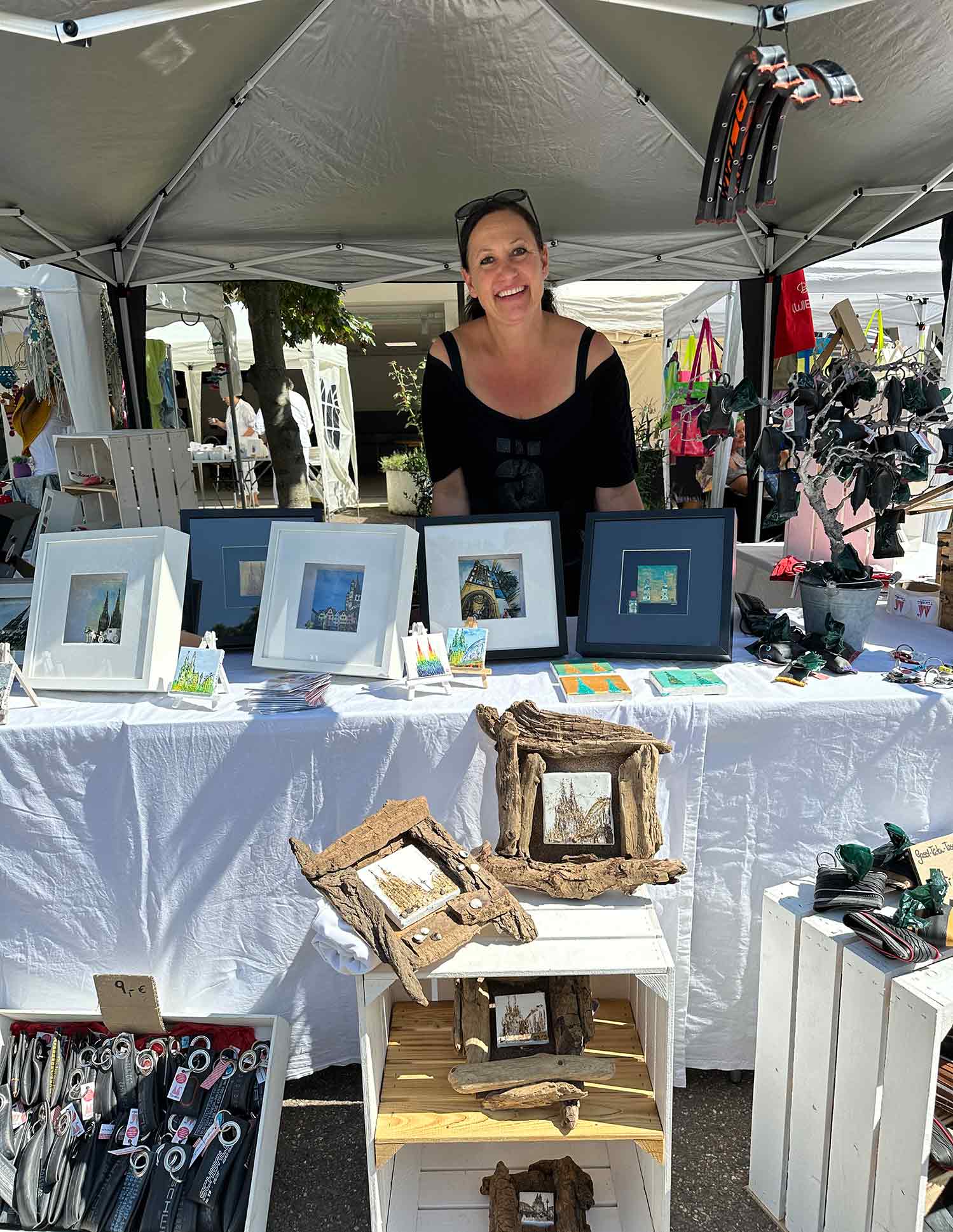 tuerelue-live-kreativ-markt Nicole manner an ihrem Marktstand von Tuerelue - individuelle Geschenke aus Koeln